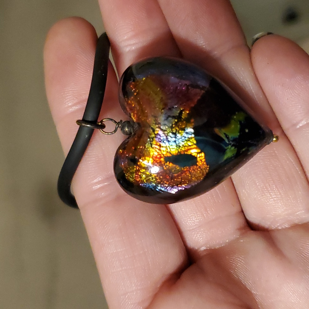 🌲Glass Heart Choker NEW - Picture 3 of 5